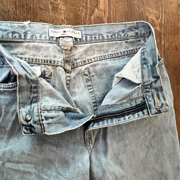 VINTAGE TOMMY HILFIGER JEANS - WOMEN'S LIGHT WASH AMERICAN FLAG POCKET - SIZE 10 - Picture 13 of 14